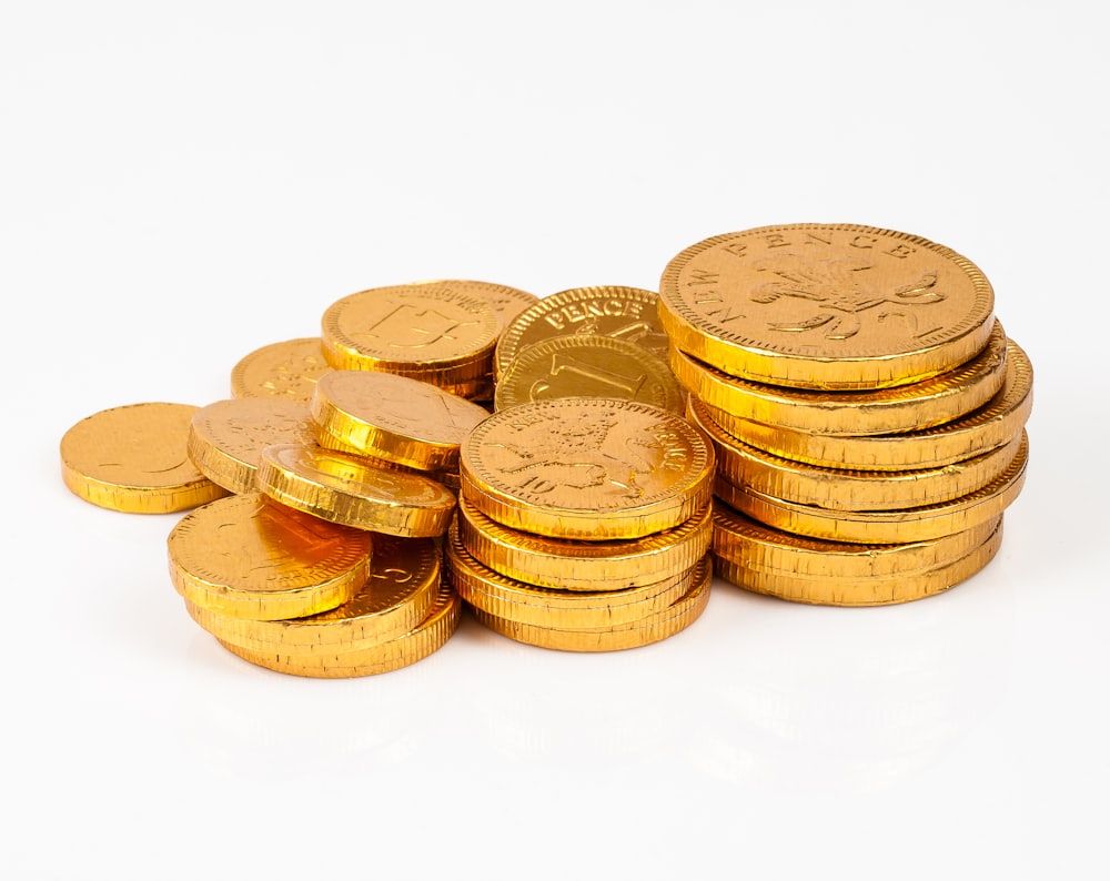 Kalkulator dan uang untuk menghitung cashback mingguan